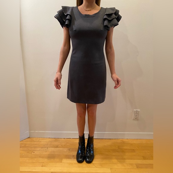 ✖️Cute Ruffle Sleeve Dress ✖️ - Picture 4 of 7